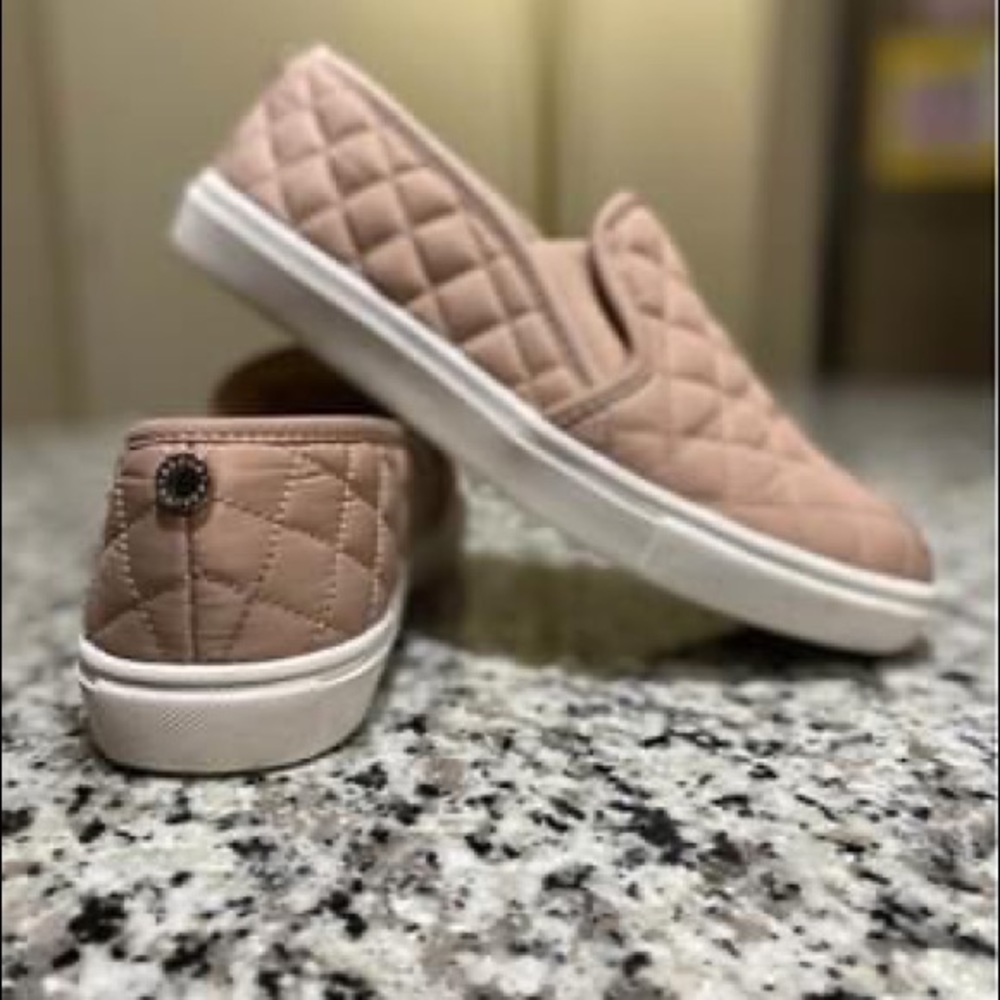 ❌SOLD❌ Steve Madden Blush Pink Slide Sneakers - Picture 3 of 4